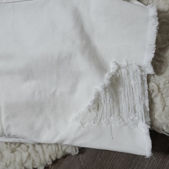 Entro Distressed White Denim Overall Shorts - Picture 6 of 12